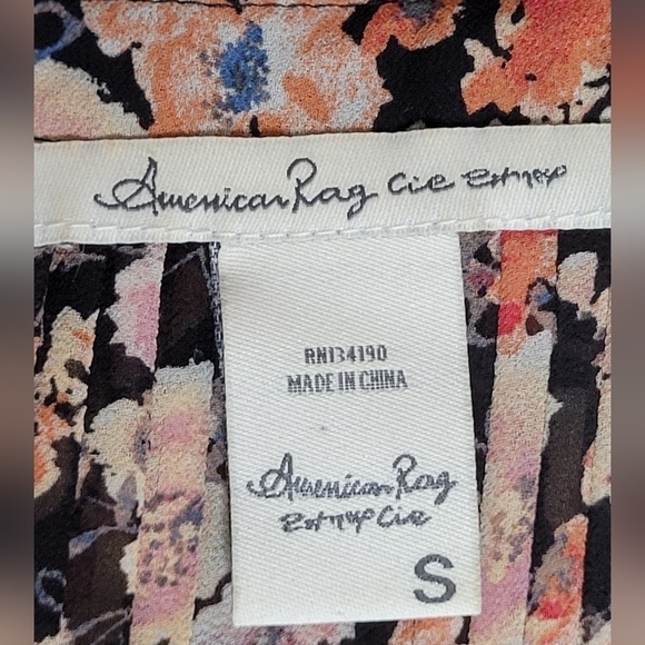 American Rag Semi Sheer Floral V-Neck Button Pintuck 3/4 Sleeve Blouse - Size S - Picture 7 of 7